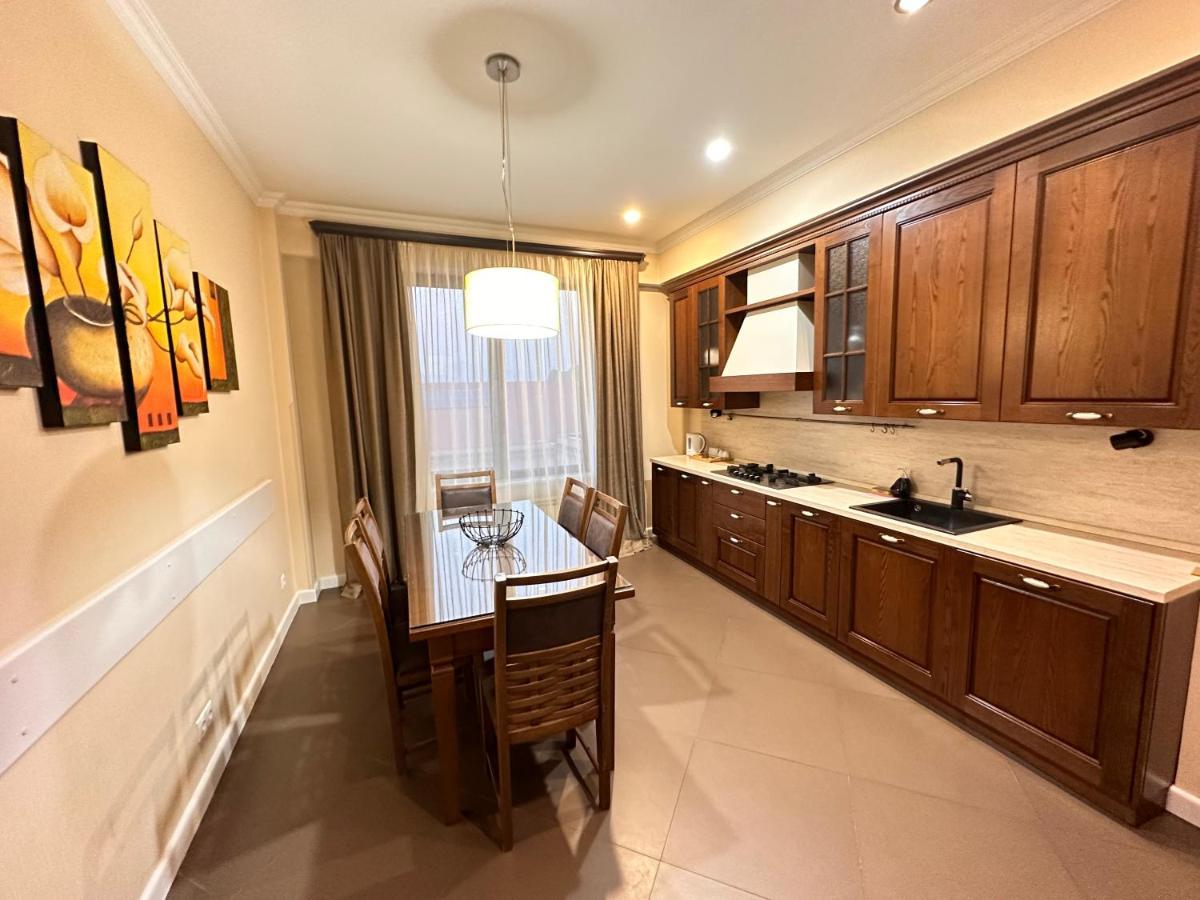 Apartment In Downtown "Rustaveli Residence" Tbilisi Buitenkant foto