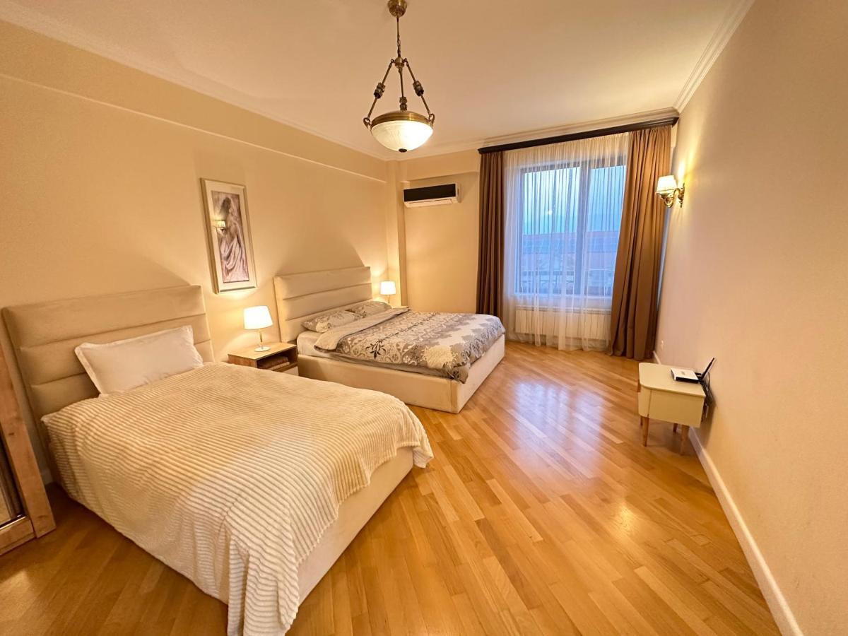 Apartment In Downtown "Rustaveli Residence" Tbilisi Buitenkant foto